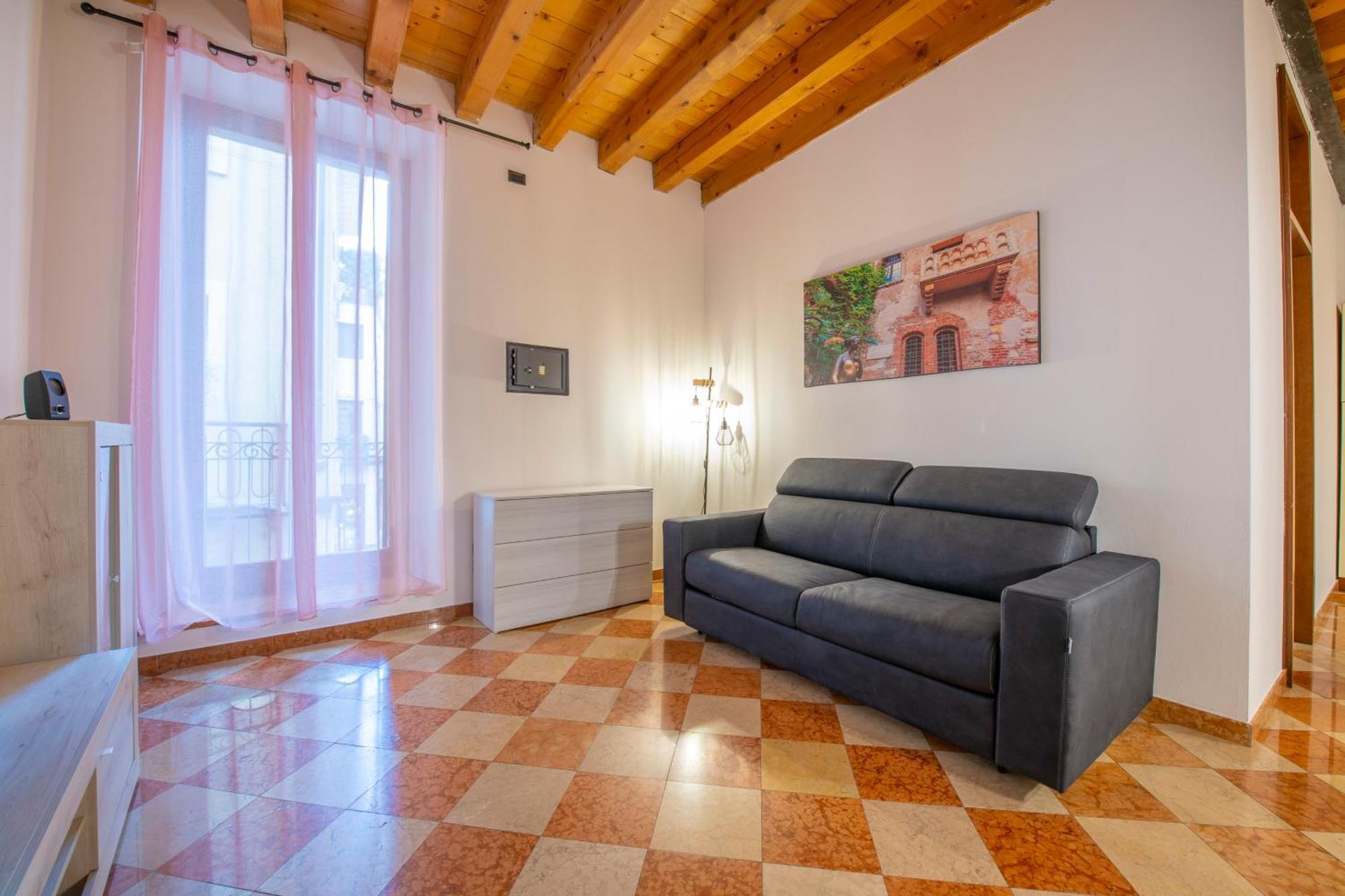 -Near Arena & Giuletta- Pet Friendly Mazzini Palace Verona Ngoại thất bức ảnh