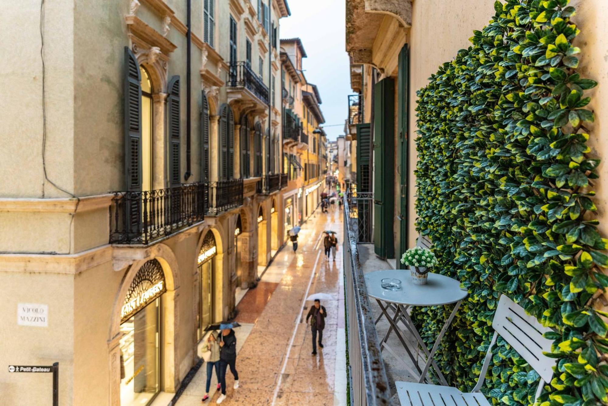 -Near Arena & Giuletta- Pet Friendly Mazzini Palace Verona Ngoại thất bức ảnh